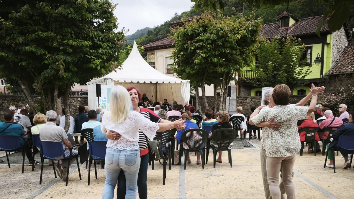 La actuación de la Banda de Acordeones de Villoria, el pasado viernes.
