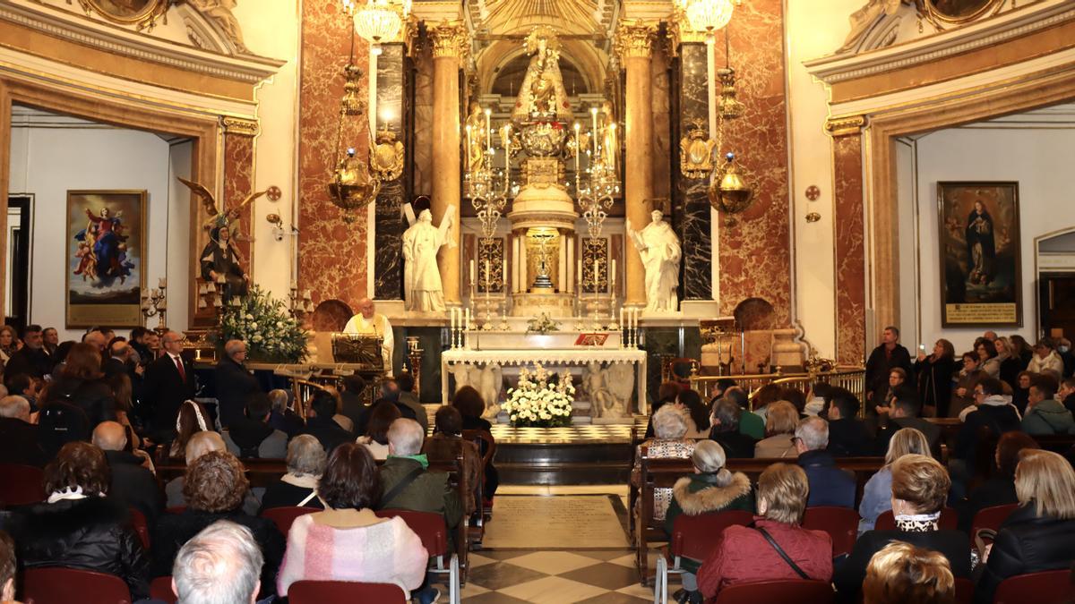 La beata Inés visita la basílica de Virgen de los Desamparados de València