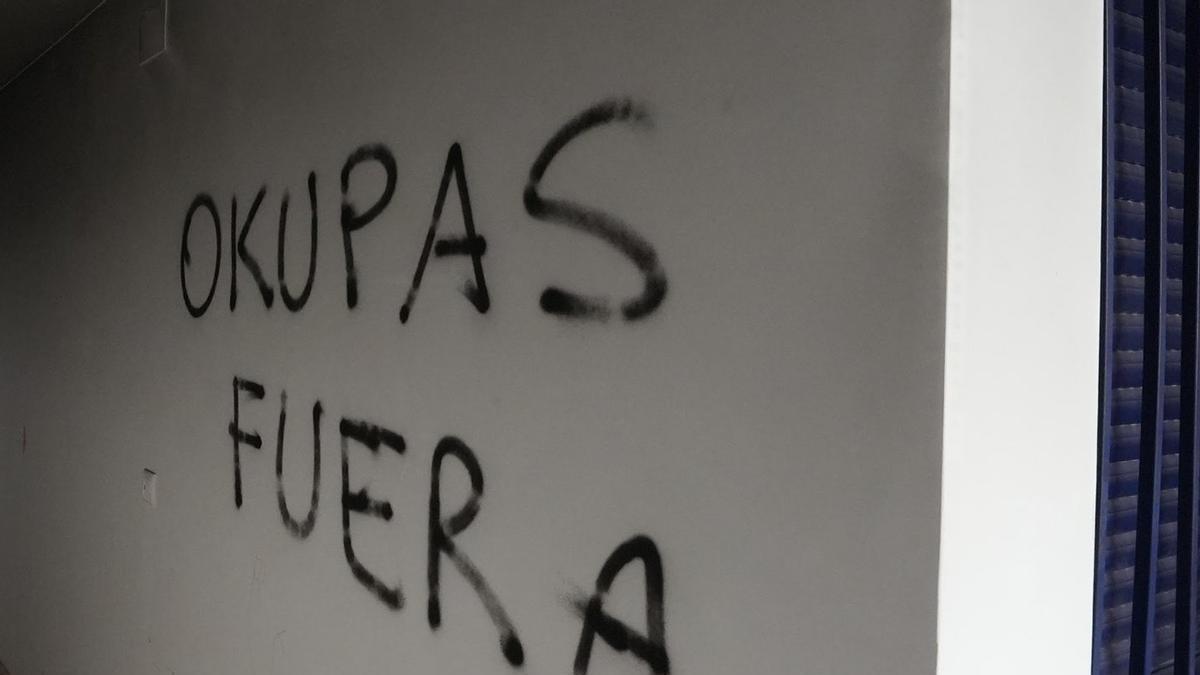 Una pintada que refleja el rechazo a los okupas, en una imagen de archivo.