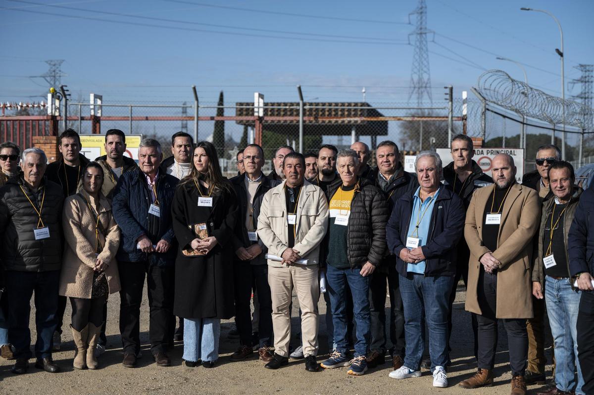 Alcaldes del entorno de la central en una concentración para pedir su continuidad a finales de 2024.