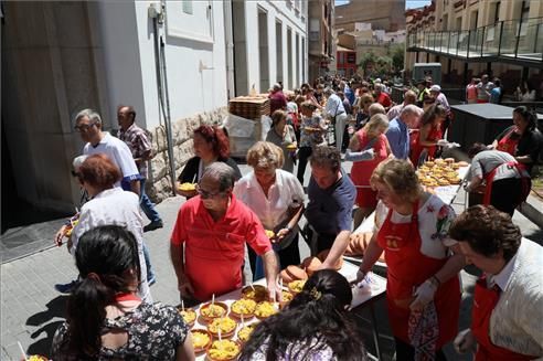 Más de 7000 'cassoletes' en el día de les Calderes de Almassora