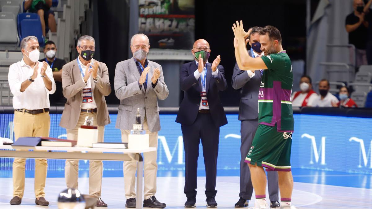 Carlos Cabezas juega su último partido con el Unicaja en el Carpena