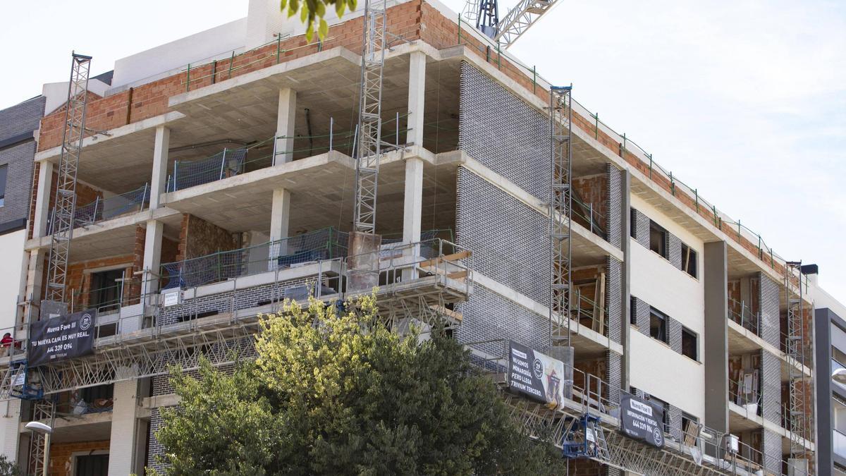 Edificio en construcción en Xàtiva
