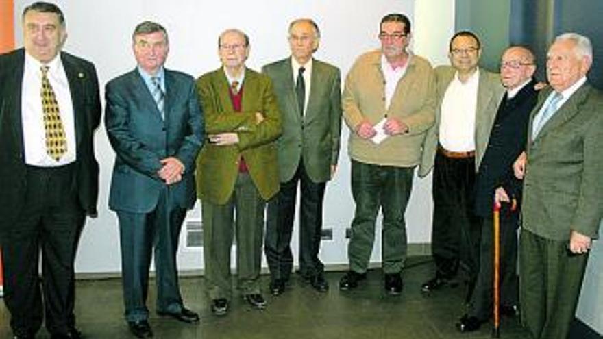 Por la izquierda, Ávila, Suárez, Vélez, Lillo, Bron, Bango, Ges y Sanz.