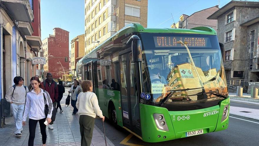 Huelga de conductores de autobús en el Nalón: los vigilantes de seguridad replican a la empresa que sí pueden prestar sus servicios en el interior de los vehículos