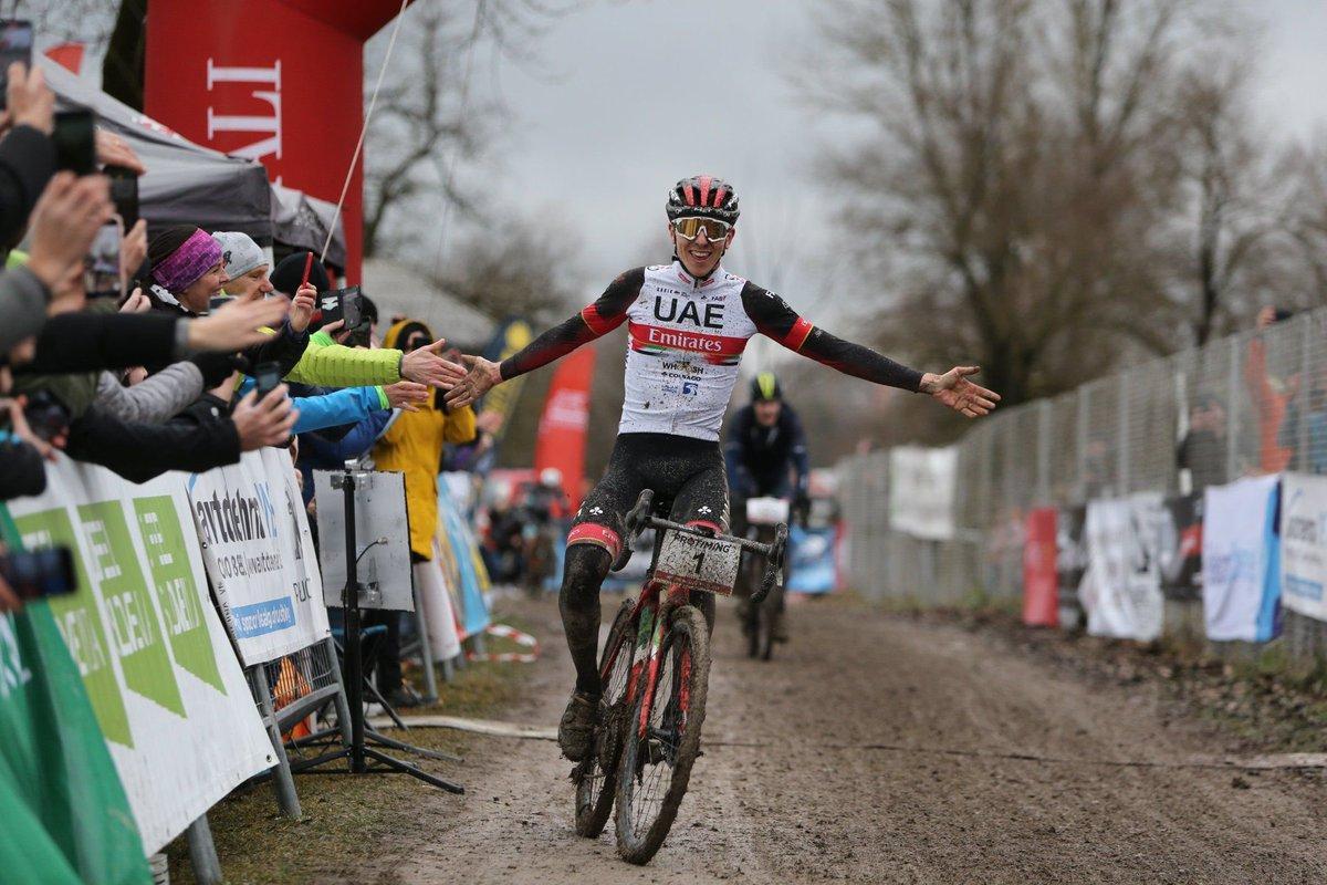 Tadej Pogacar, el 26 de diciembre de 2021, al ganar el ciclocrós de Eslovenia.