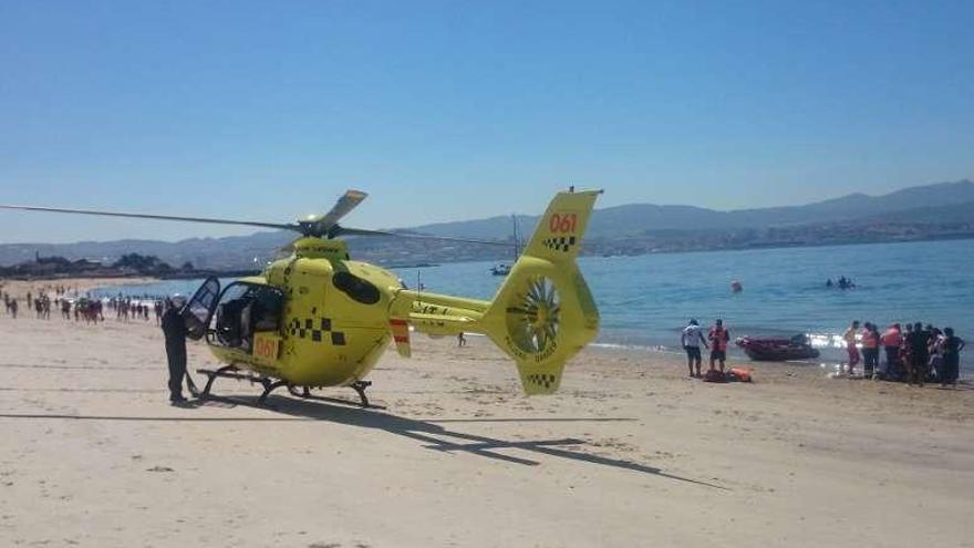 Operativo de emergencias en la playa de Rodeira. // G.Núñez