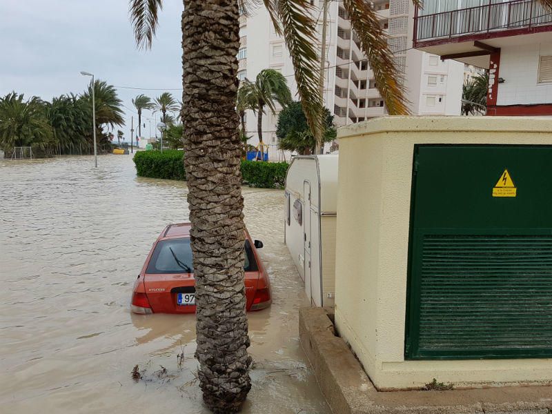 La playa de San Juan inundada tras el temporal