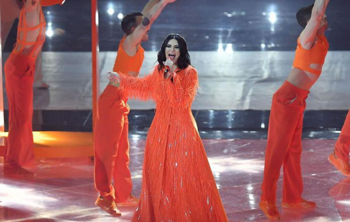 La representante española en Eurovisión 2022, Chanel Terrero, durante su actuación junto a su equipo de baile conformado por Exon, María, Josh, Raquel y Pol.