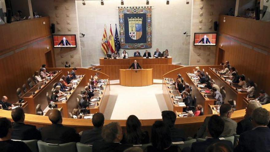 Las Cortes suben en 150 euros la subvención por diputado y mantiene la de grupos