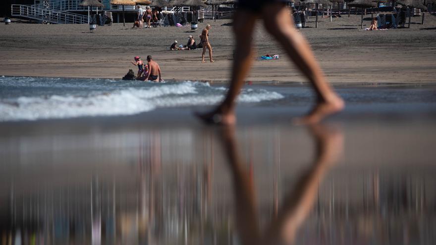 El Puerto de la Cruz y Adeje pierden cuatro banderas azules en playas turísticas de Tenerife