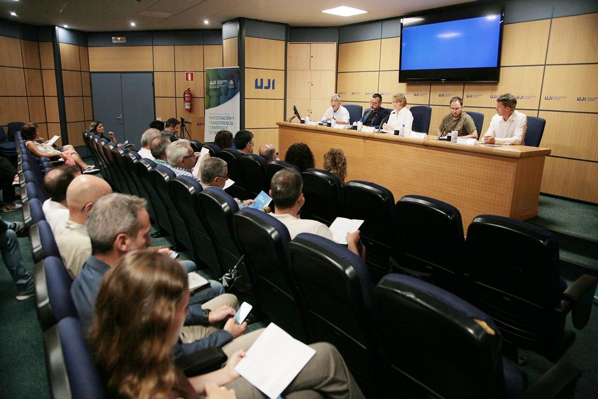 Otra foto del acto de presentación en la UJI.