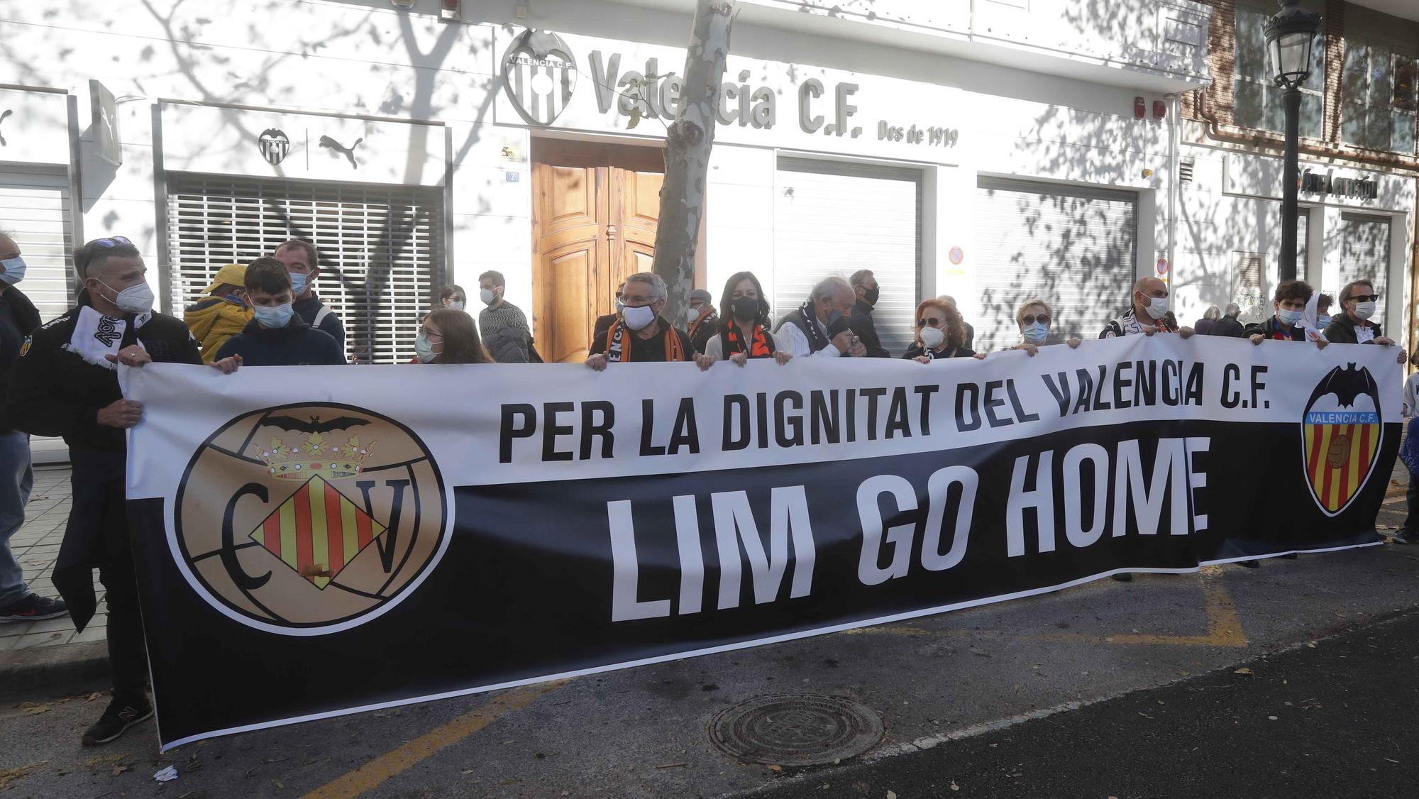 Manifestación contra Peter Lim