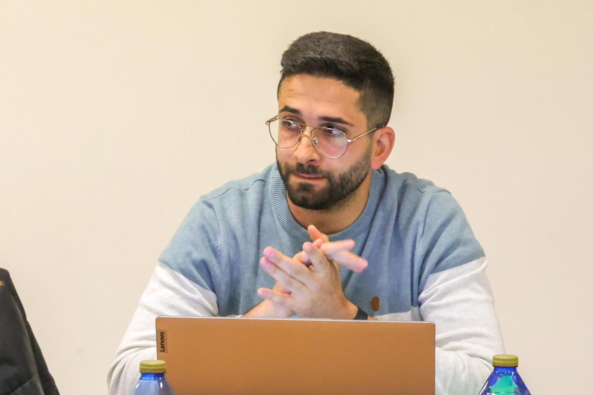 Sergio Soutelo durant eun pleno de Ribadumia