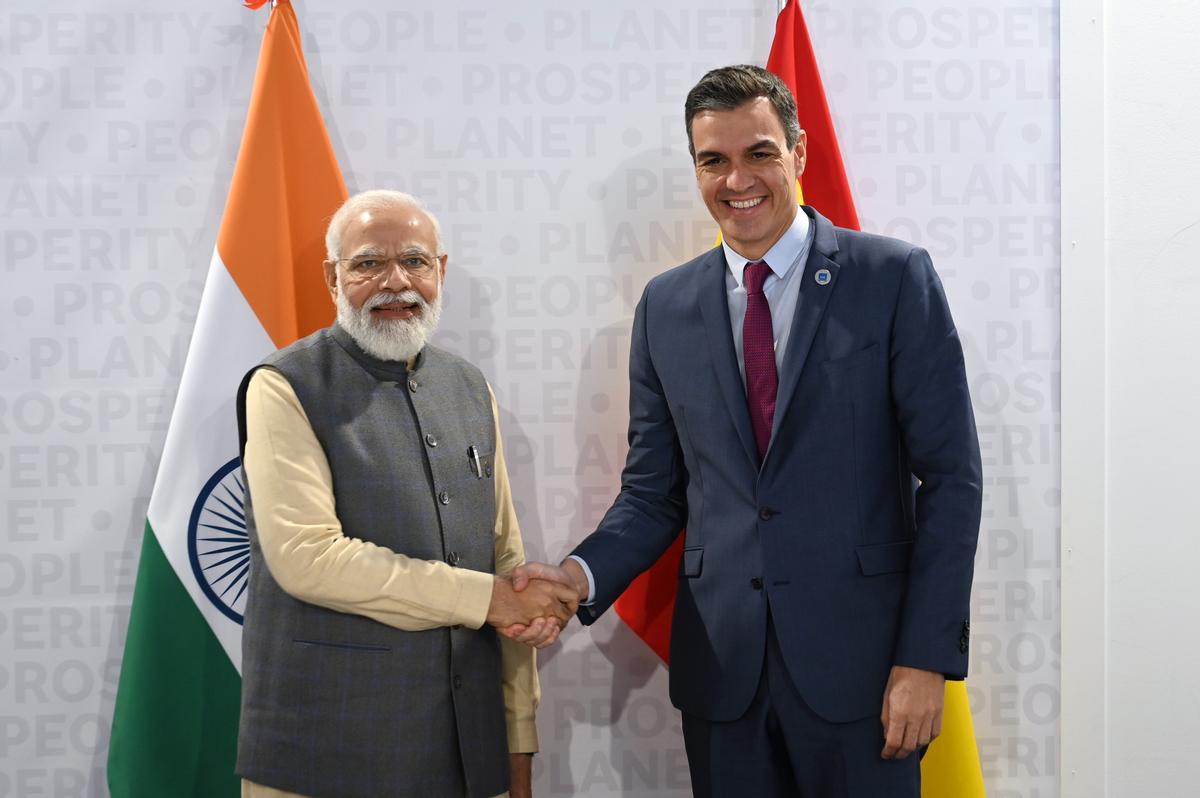 El presidente del Gobierno de España, Pedro Sánchez, y el primer ministro de India, Narendra Modi, durante la cumbre del G20 celebrada en 2021 en Roma.