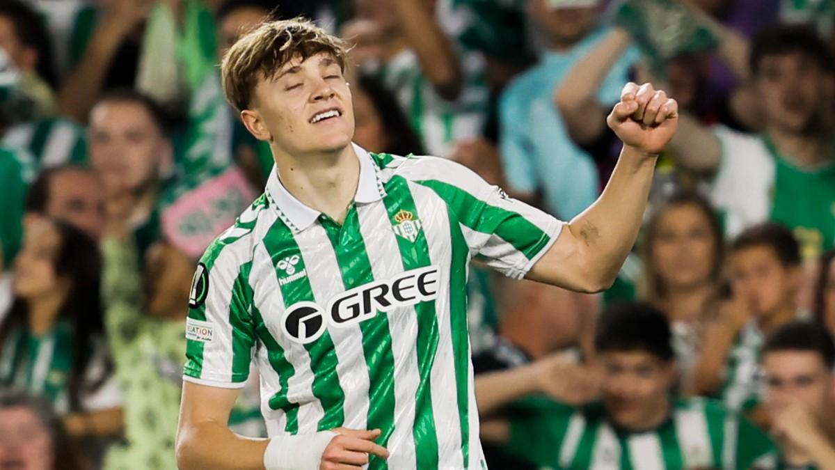 Jesús Rodríguez, con la camiseta del Real Betis
