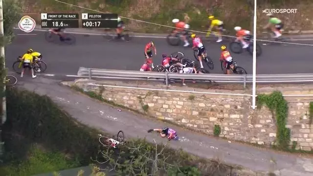 La estremecedora caída de Debora Silvestri durante la Milano - San Remo femenina