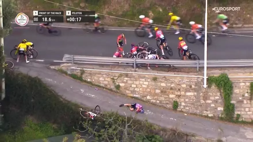 La estremecedora caída de Debora Silvestri durante la Milano - San Remo femenina