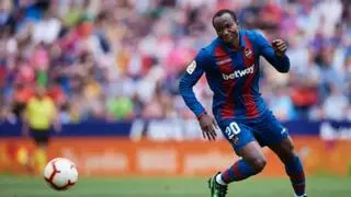 Fallece durante un partido el ghanés Dwamena, exjugador de Levante y Zaragoza
