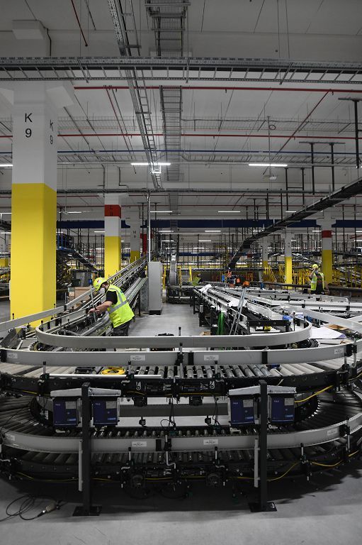 Así es el nuevo centro logístico de Amazon en la Región