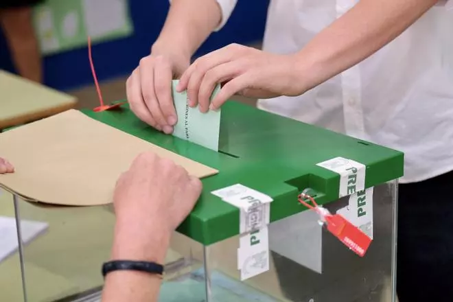Elecciones en Andalucía: El PP 'pescó' al 15% de los votantes del PSOE para su mayoría
