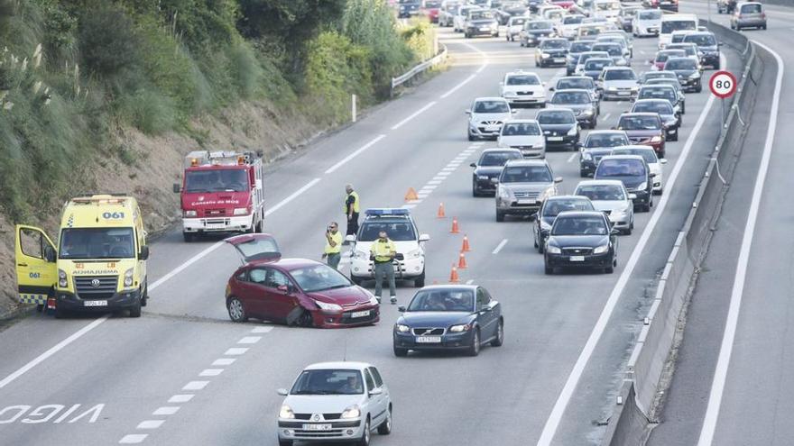 Retenciones en Mos por un accidente en la autovía A-55