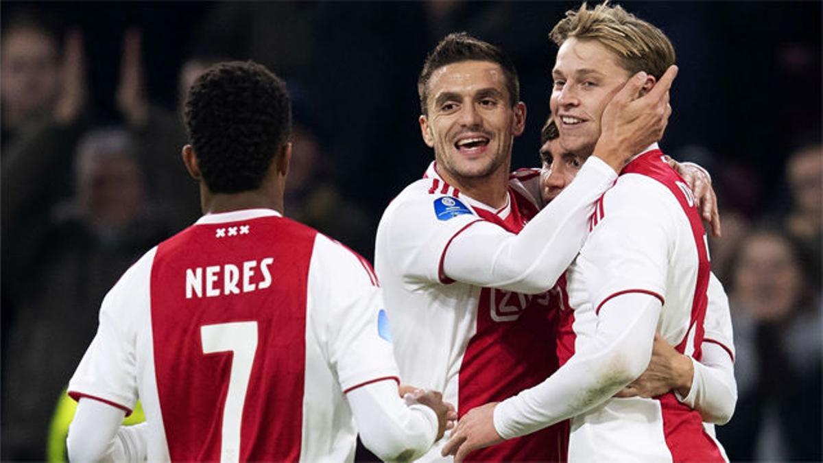 Frenkie de Jong anota un gol 'made in Ajax'