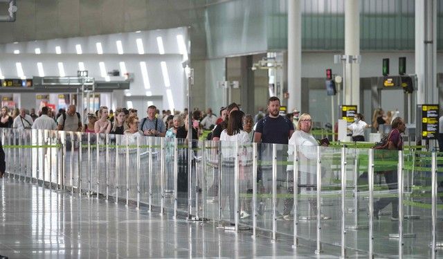 La ministra de Transportes, Raquel Sánchez, inaugura las terminales del Aeropuerto Tenerife Sur