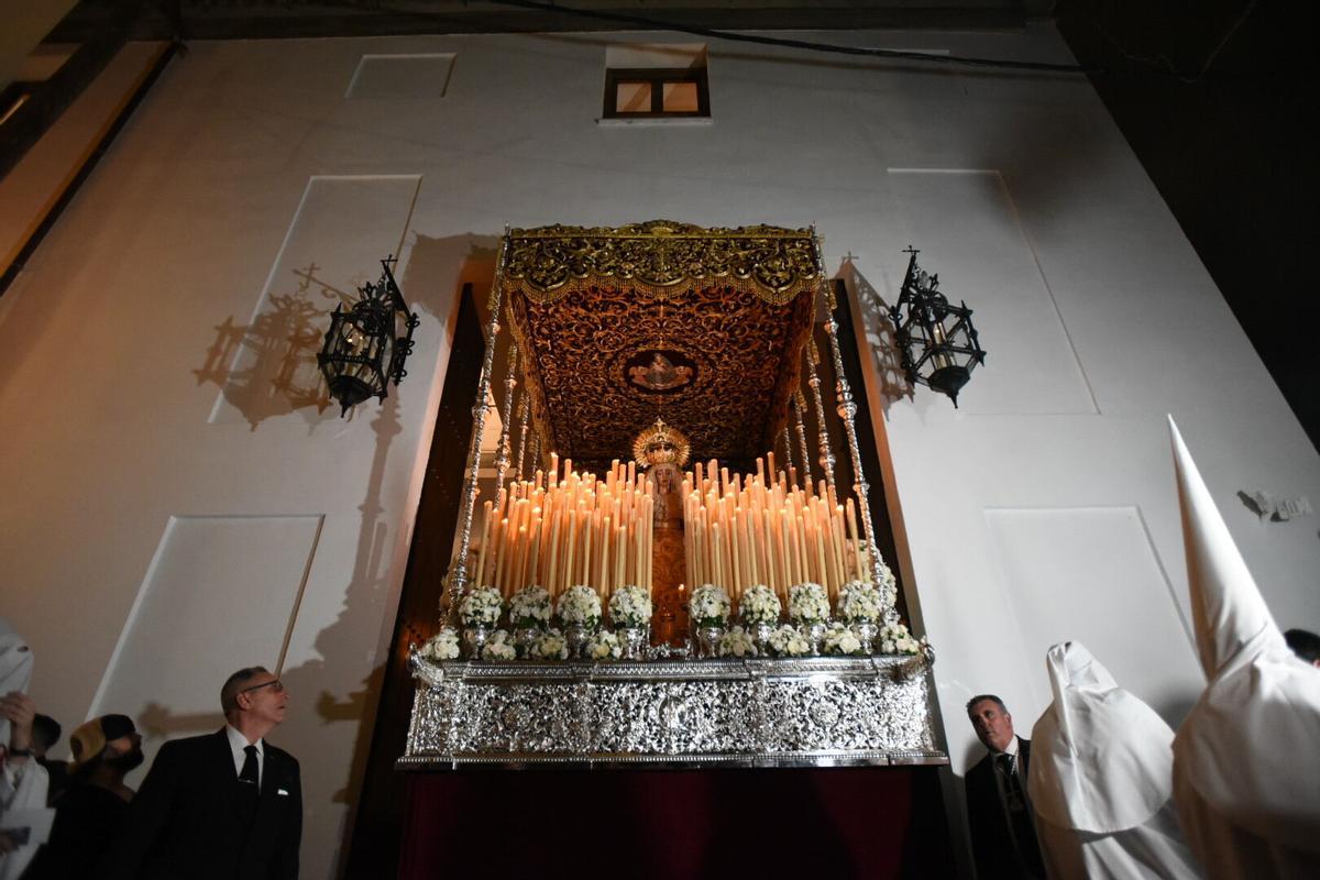 Paso de palio de María Santísima de Gracia y Amparo.