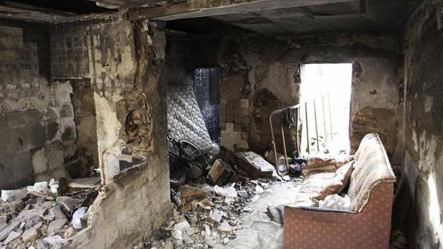 Un indigente de Badajoz está grave tras el incendio de la casa en ruinas en la que se refugiaba