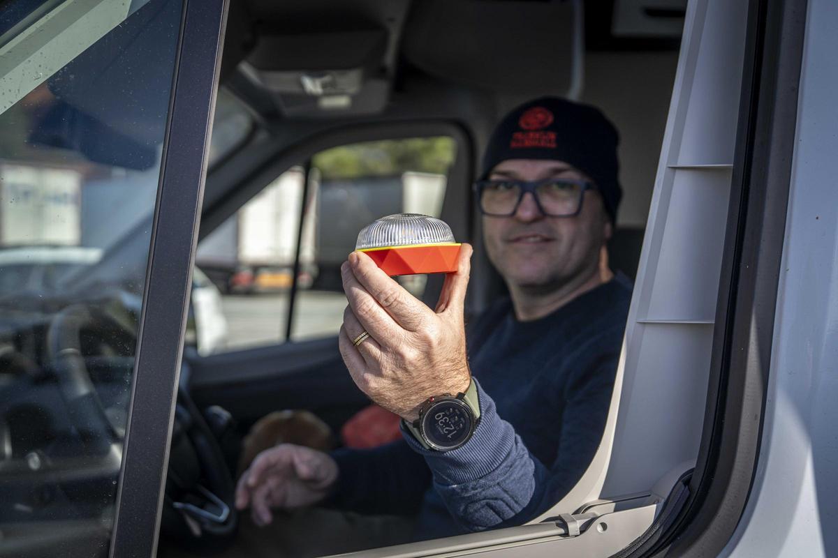Primer día de aplicación de la nueva medida de llevar baliza V16 obligatoria en el coche