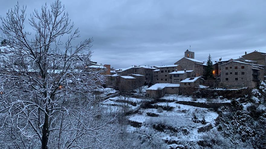 La cota de neu es desploma al Berguedà en la primera gran nevada de la temporada