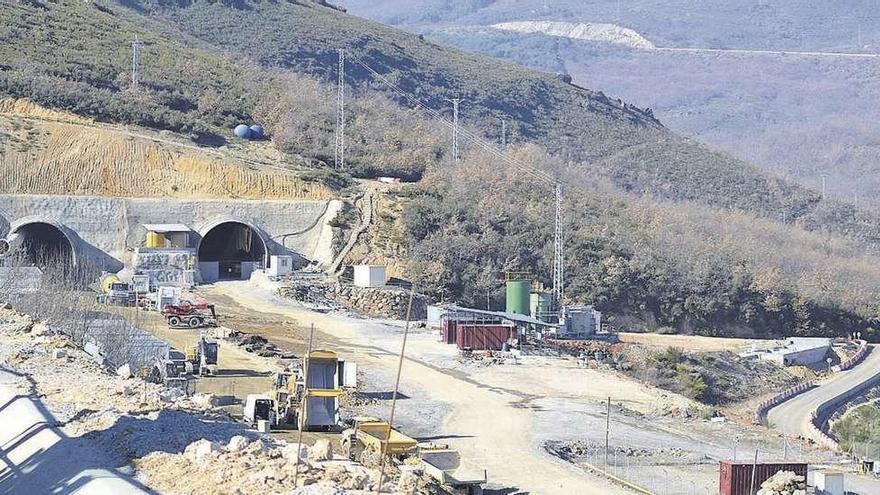 Obras de los túneles del AVE en la alta Sanabria, uno de los tramos afectados por las paralizaciones.
