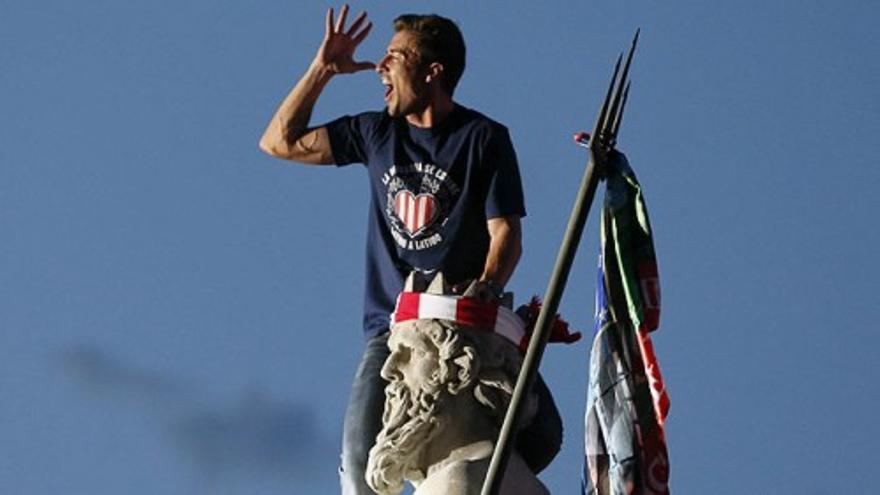 Neptuno ya luce corona rojiblanca