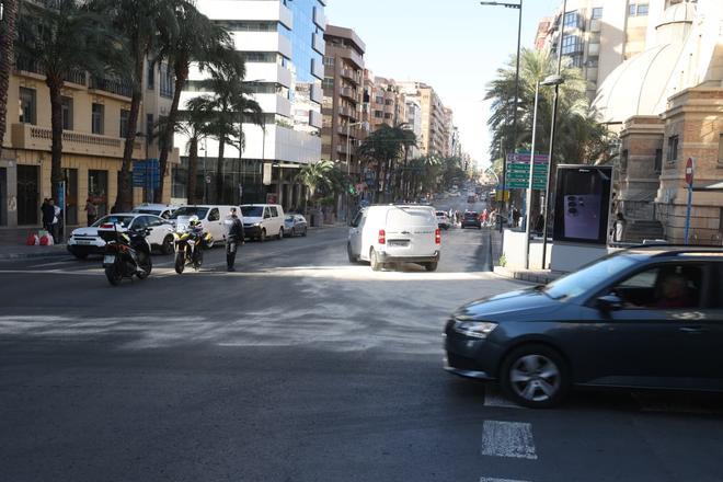 Reabierta al trafico la zona del Mercado cerrada por un escape de aceite que ha generado caos de tráfico