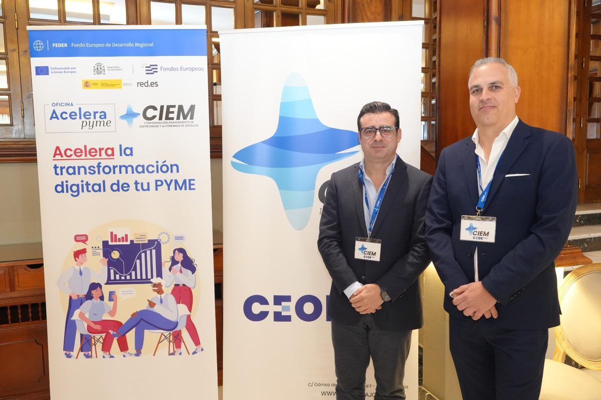 Jose Luis Iniesta, presidente de Ciem Badajoz; con Antonio Merchán, coordinador de Acelera Pyme