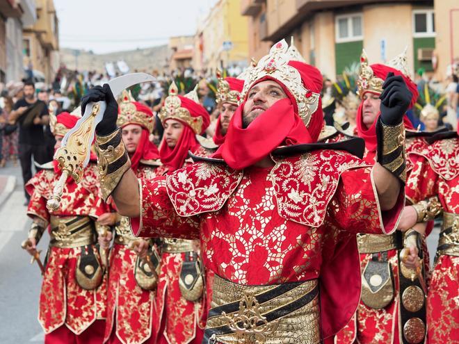 La Entrada Mora de los Moros y Cristianos de Agost, en imágenes