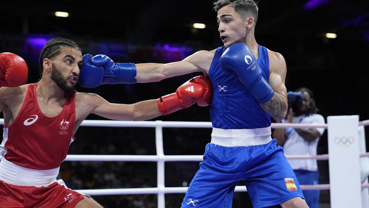 Rafa Lozano, a derecha, durante un combate en estos Juegos