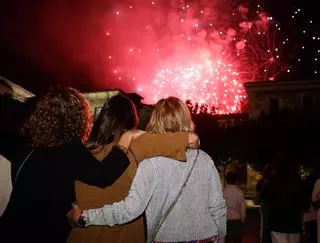 VÍDEO: Gijón estalla con sus Fuegos: crónica de una de las noches más mágicas del año