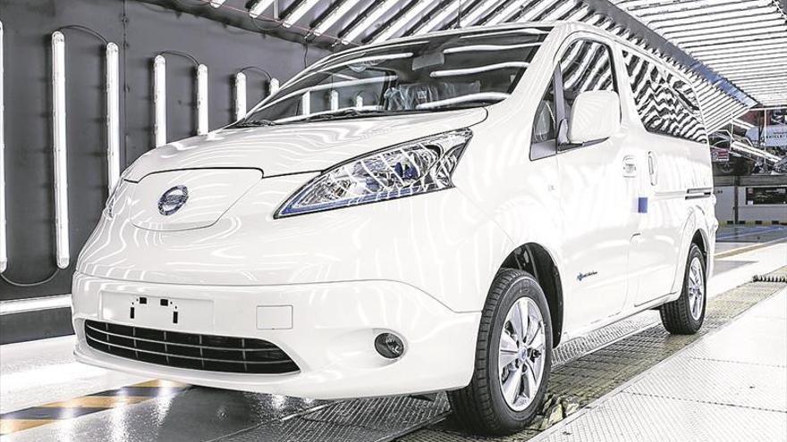 Nissan sube la producción de su furgoneta eléctrica en España