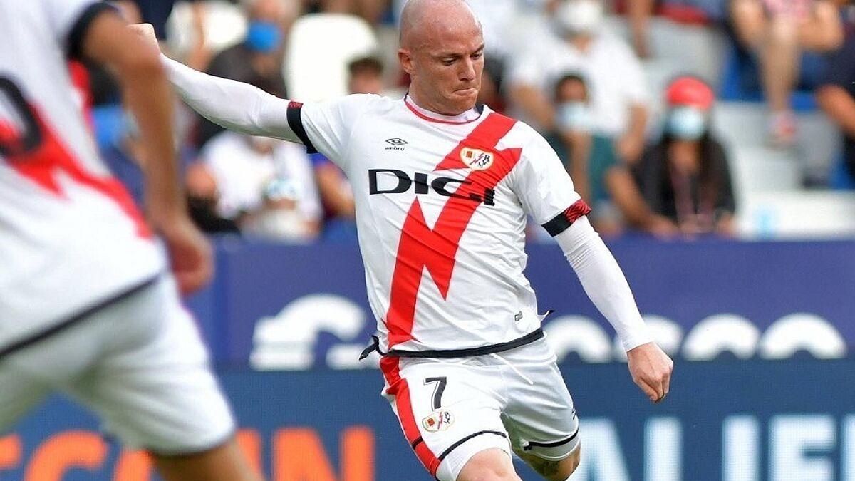 Isi Palazón renueva hasta 2025 con el Rayo Vallecano