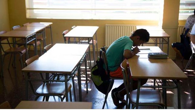 Un estudiante de ESO, en un instituto de Barcelona