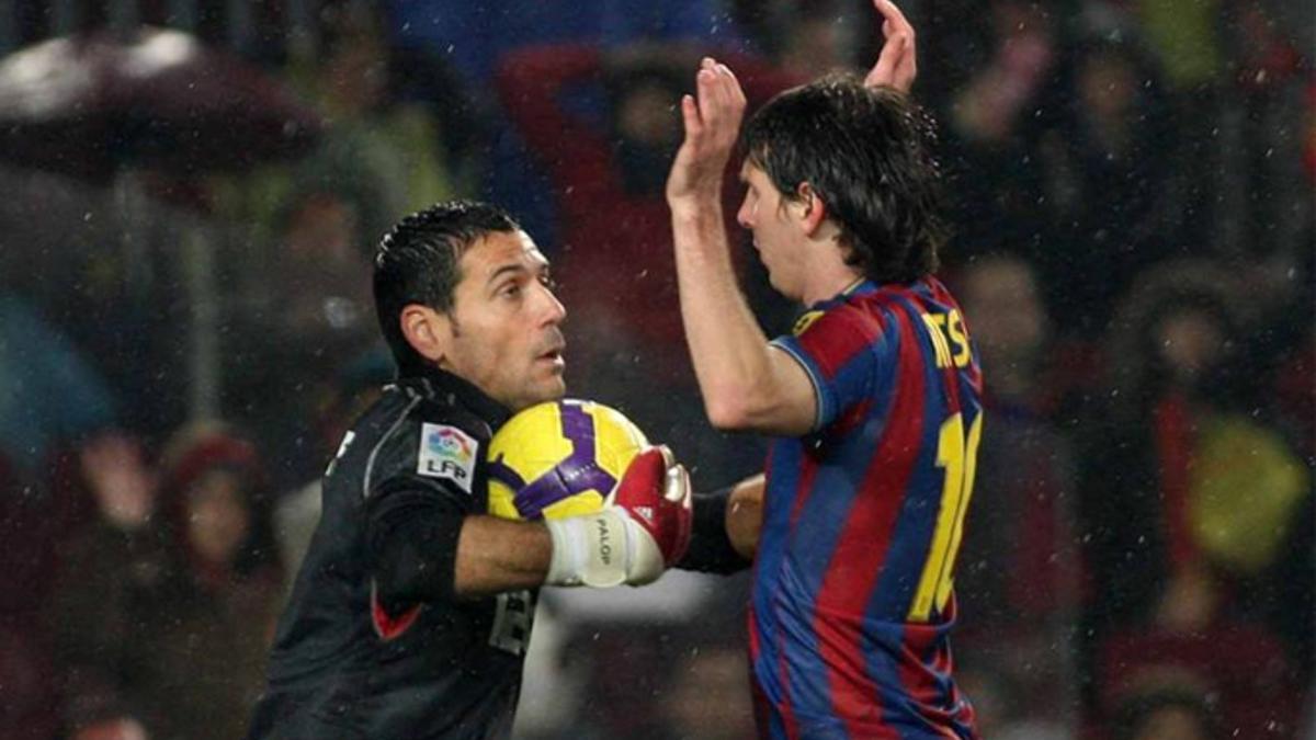 Palop, uno de los muchos porteros del Sevilla que sufrió la calidad de Messi en repetidas ocasiones