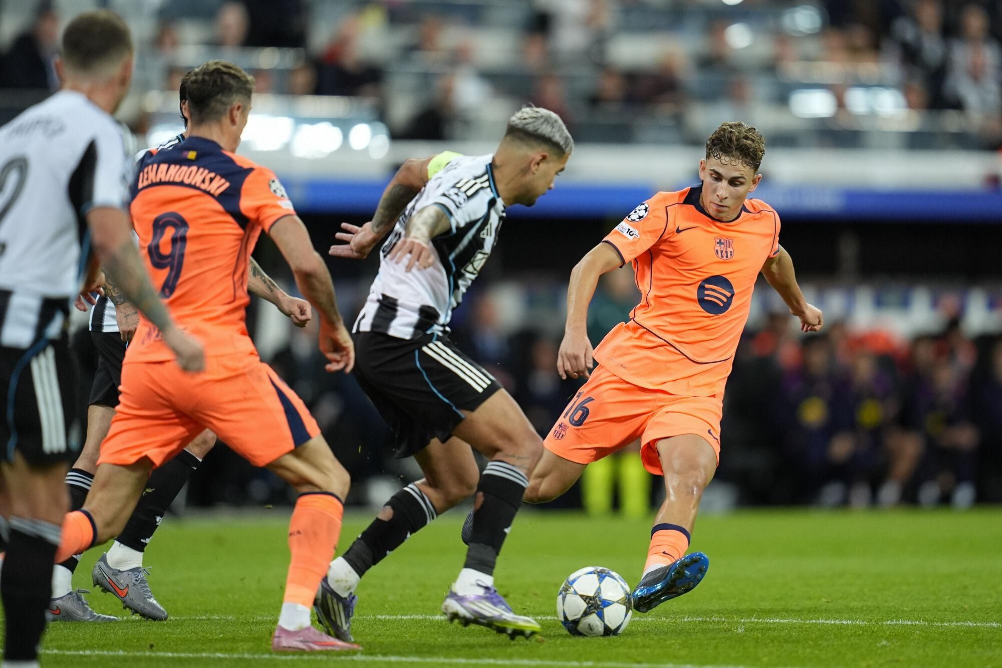 Fermin Lopez of FC Barcelona in action during the UEFA Champions League 2025/26 League Phase MD1 match between Newcastle United FC and FC Barcelona at St James' Park on September 18, 2025 in Newcastle upon Tyne, England. AFP7 18/09/2025 ONLY FOR USE IN SPAIN. Dennis Agyeman / AFP7 / Europa Press;2025;SPAIN;SPORT;ZSPORT;SOCCER;ZSOCCER;Newcastle United FC v FC Barcelona - UEFA Champions League 2025/26 League Phase MD1;