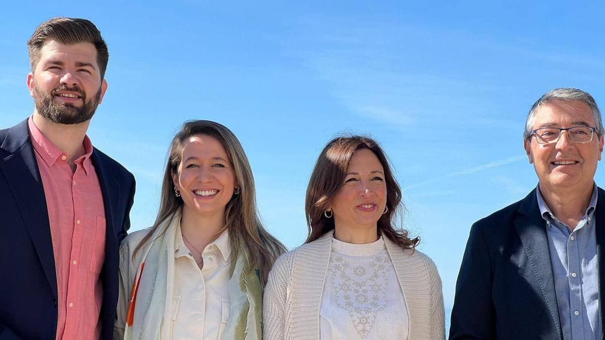 La presidenta del PP de Málaga, Patricia Navarro, y el presidente del PP de Rincón de la Victoria, Francisco Salado, en el Congreso Local de Nuevas Generaciones