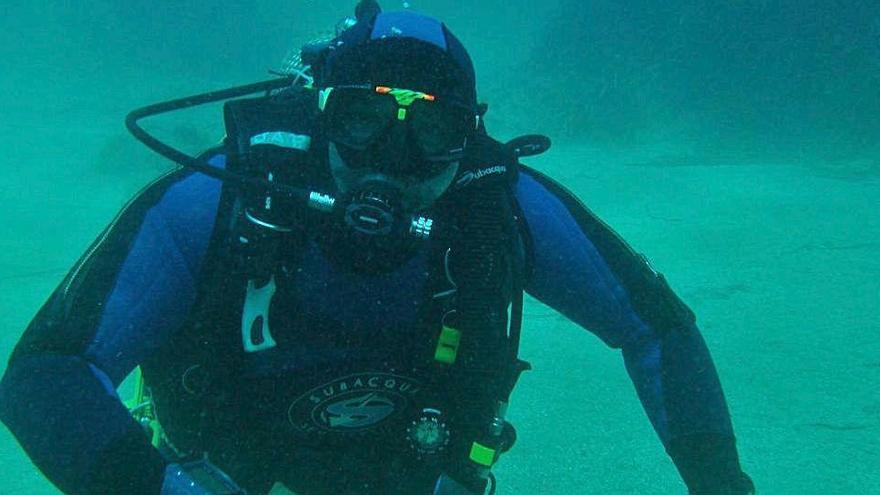 Joan Antoni Polit durante una inmersión cuando podía trabajar como instructor de buceo.