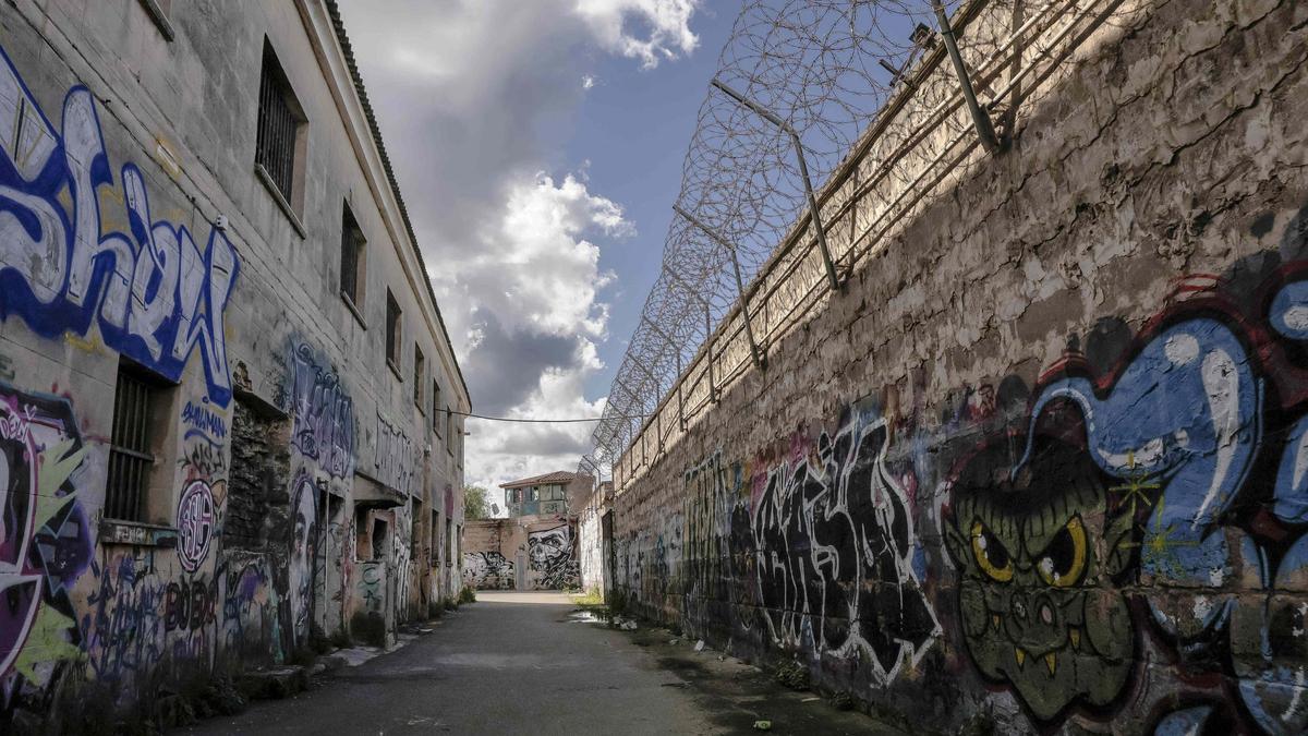 Moradores de la antigua cárcel de Palma a los que el ayuntamiento quiere desalojar