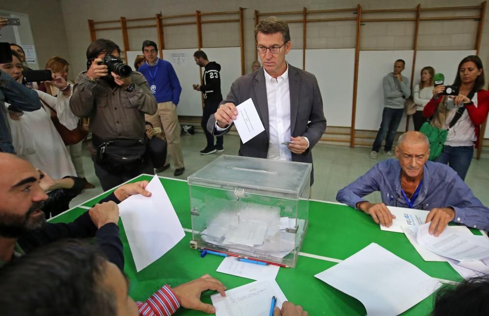 La jornada electoral terminó con la celebración de la victoria en el 25S en Santiago pero empezó muchas horas antes en Vigo cuando ejerció su derecho al voto.