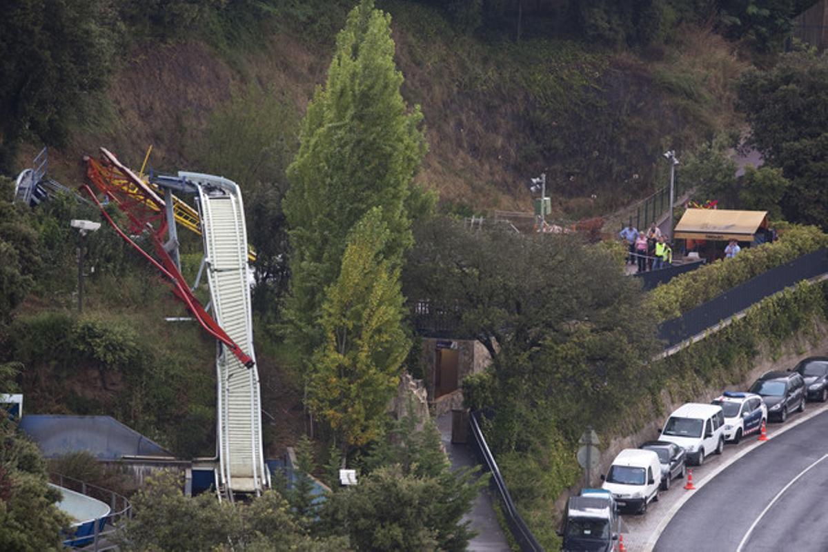 L’atracció del Pèndol és inspeccionada per la jutge, després d’haver-se ensorrat el 17 de juliol. L’atracció del Pèndol és inspeccionada per la jutge, després d’haver-se ensorrat el 17 de juliol.