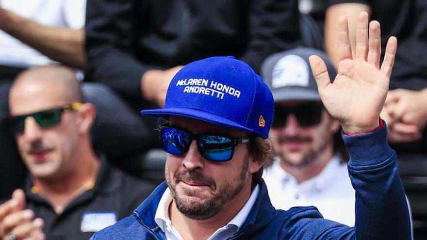 Alonso, ayer durante la presentación de los pilotos. // Efe